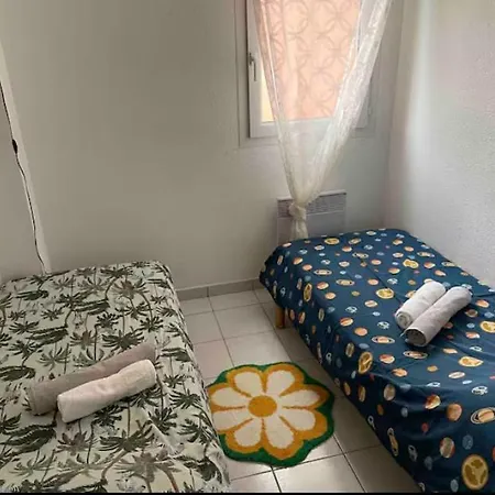 Hébergement de vacances Maisonnette Ti Lézard Au Calme à 100 Mètres De La